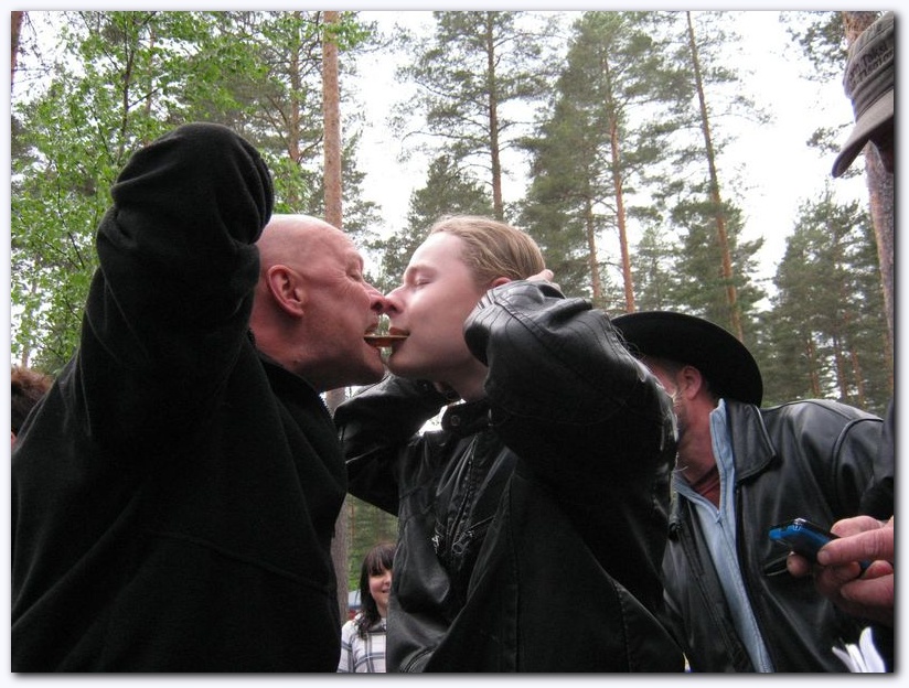 802x601 pixels (208K)